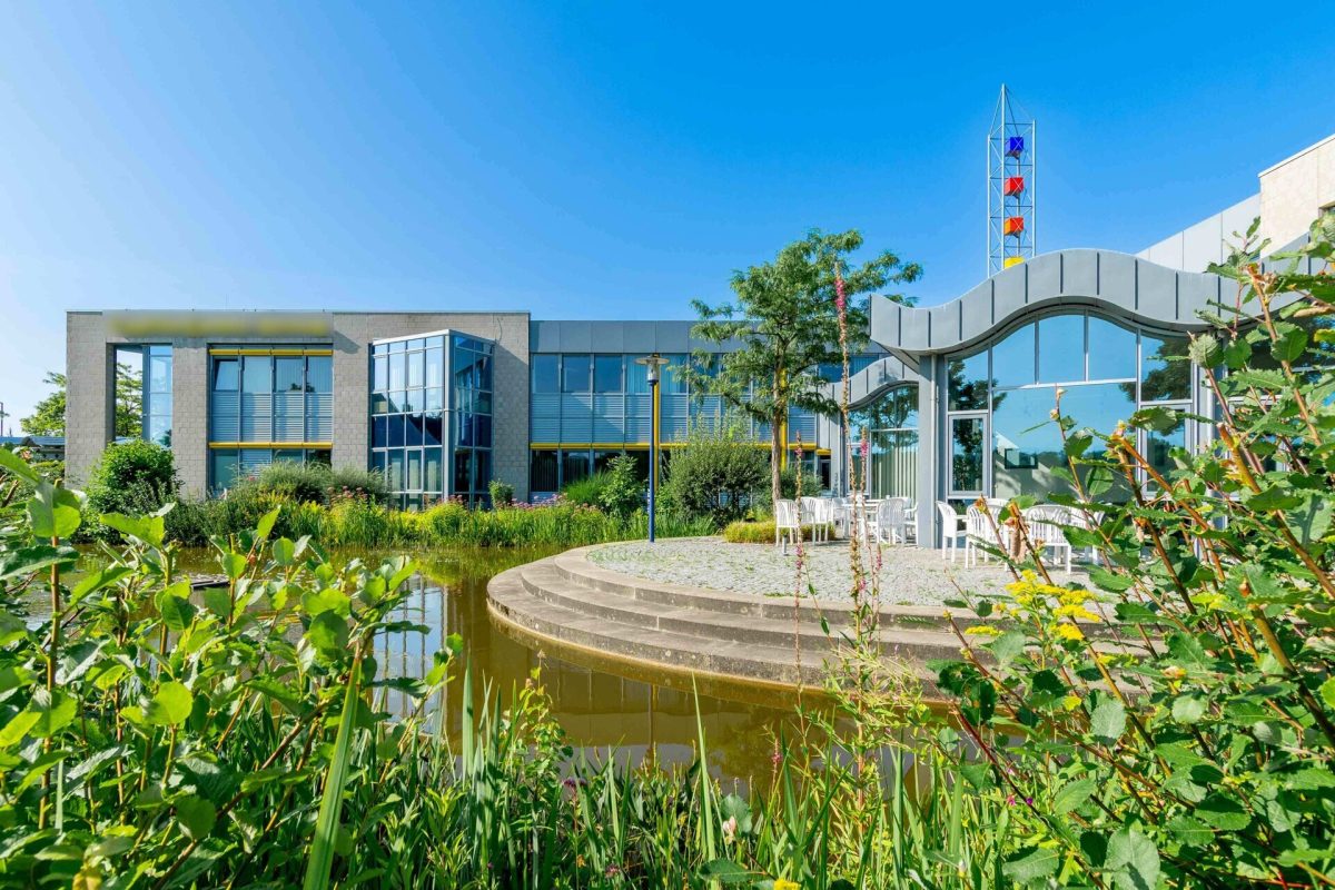 Immobilienangebot - Detmold - Alle - Großflächiges Bürogebäude mit Produktionshallen