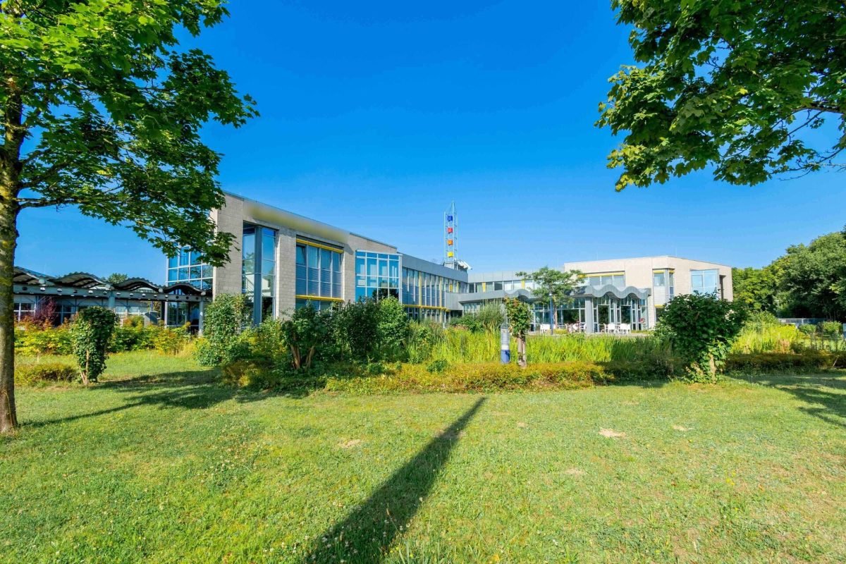 Immobilienangebot - Detmold - Alle - Großflächiges Bürogebäude mit Produktionshallen