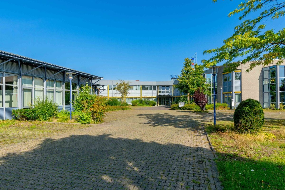 Immobilienangebot - Detmold - Alle - Großflächiges Bürogebäude mit Produktionshallen
