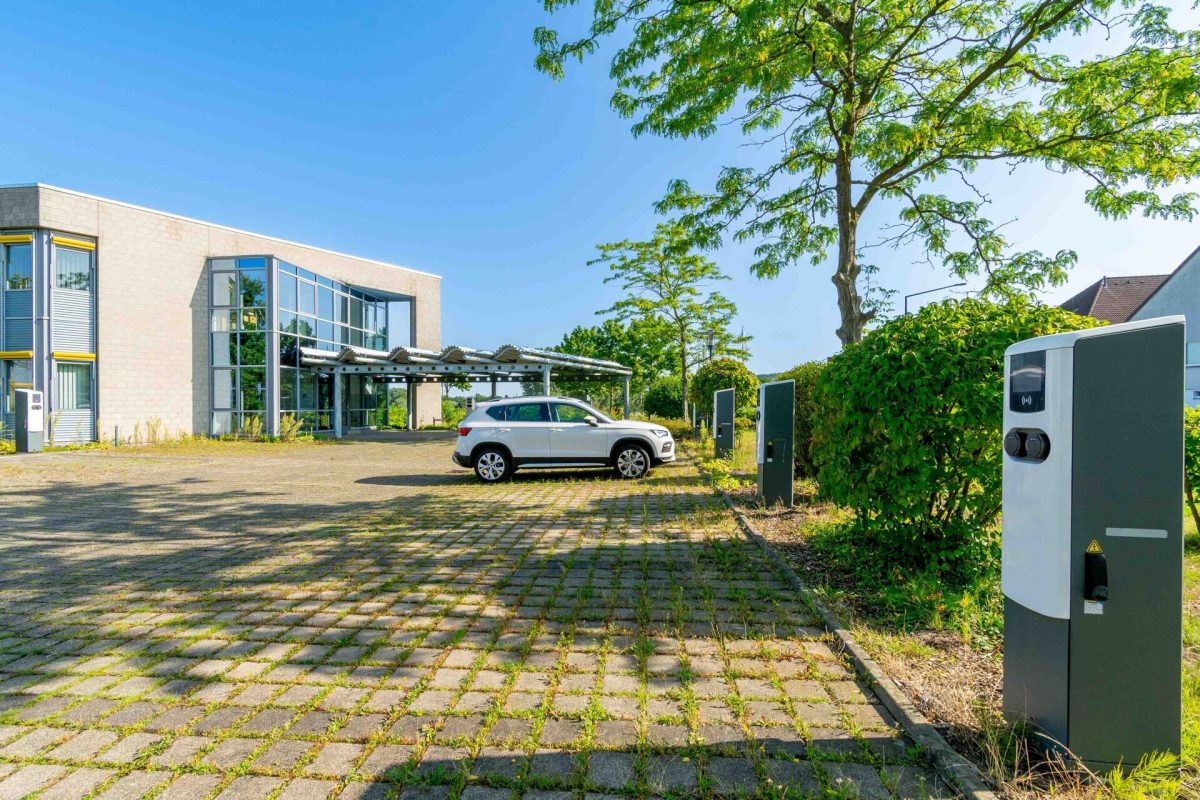 Immobilienangebot - Detmold - Alle - Großflächiges Bürogebäude mit Produktionshallen