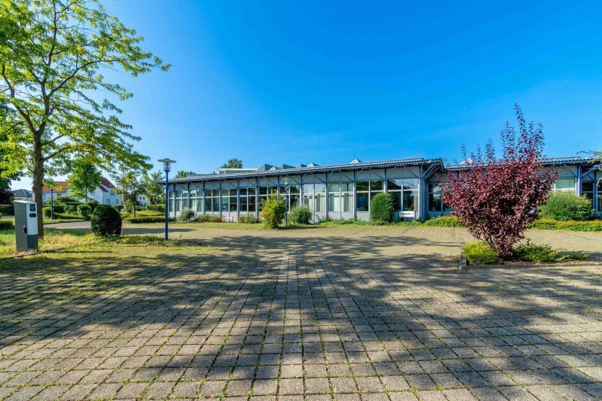 Immobilienangebot - Detmold - Alle - Großflächiges Bürogebäude mit Produktionshallen