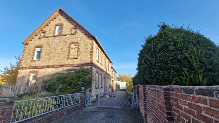 Immobilienangebot - Boffzen - Alle - Immobilie mit 3 Wohneinheiten und Wärmepumpe