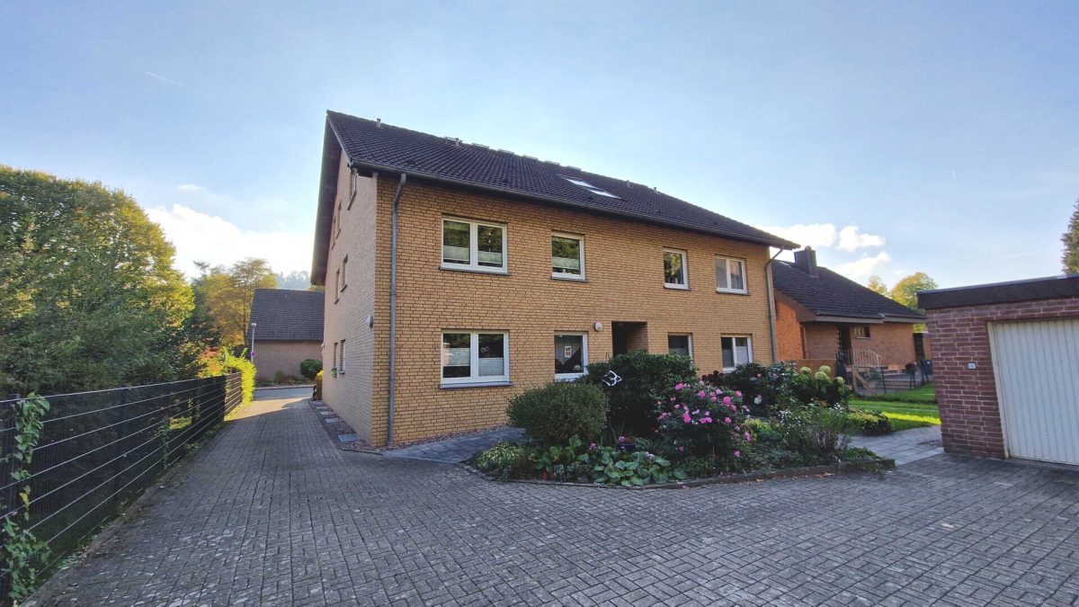 Immobilienangebot - Höxter - Alle - großzügig geschnittene Dachgeschosswohnung