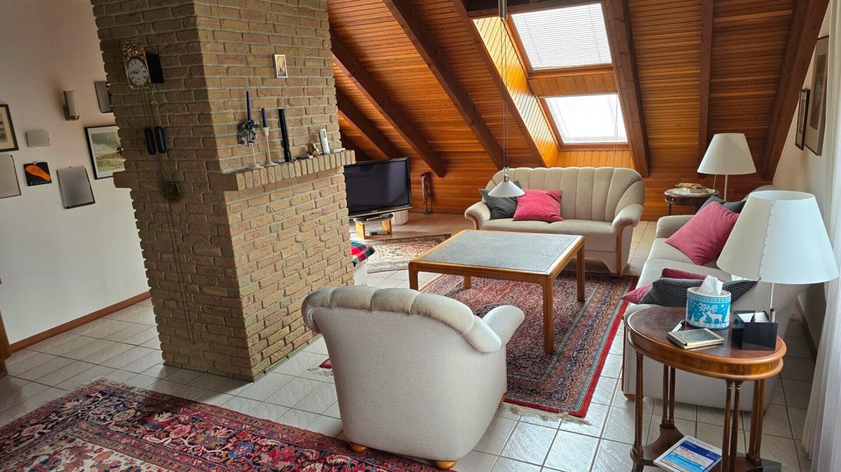 Immobilienangebot - Höxter - Alle - großzügig geschnittene Dachgeschosswohnung