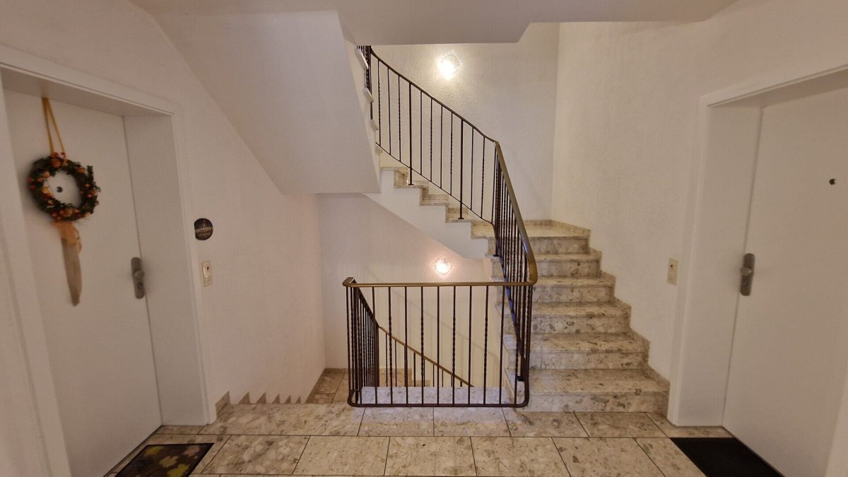 Immobilienangebot - Höxter - Alle - großzügig geschnittene Dachgeschosswohnung