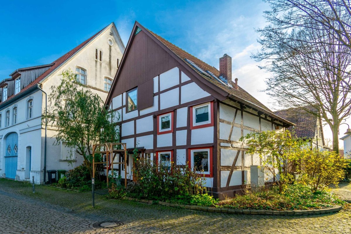 Immobilienangebot - Paderborn / Schloß Neuhaus - Alle - Renoviertes Fachwerkhaus