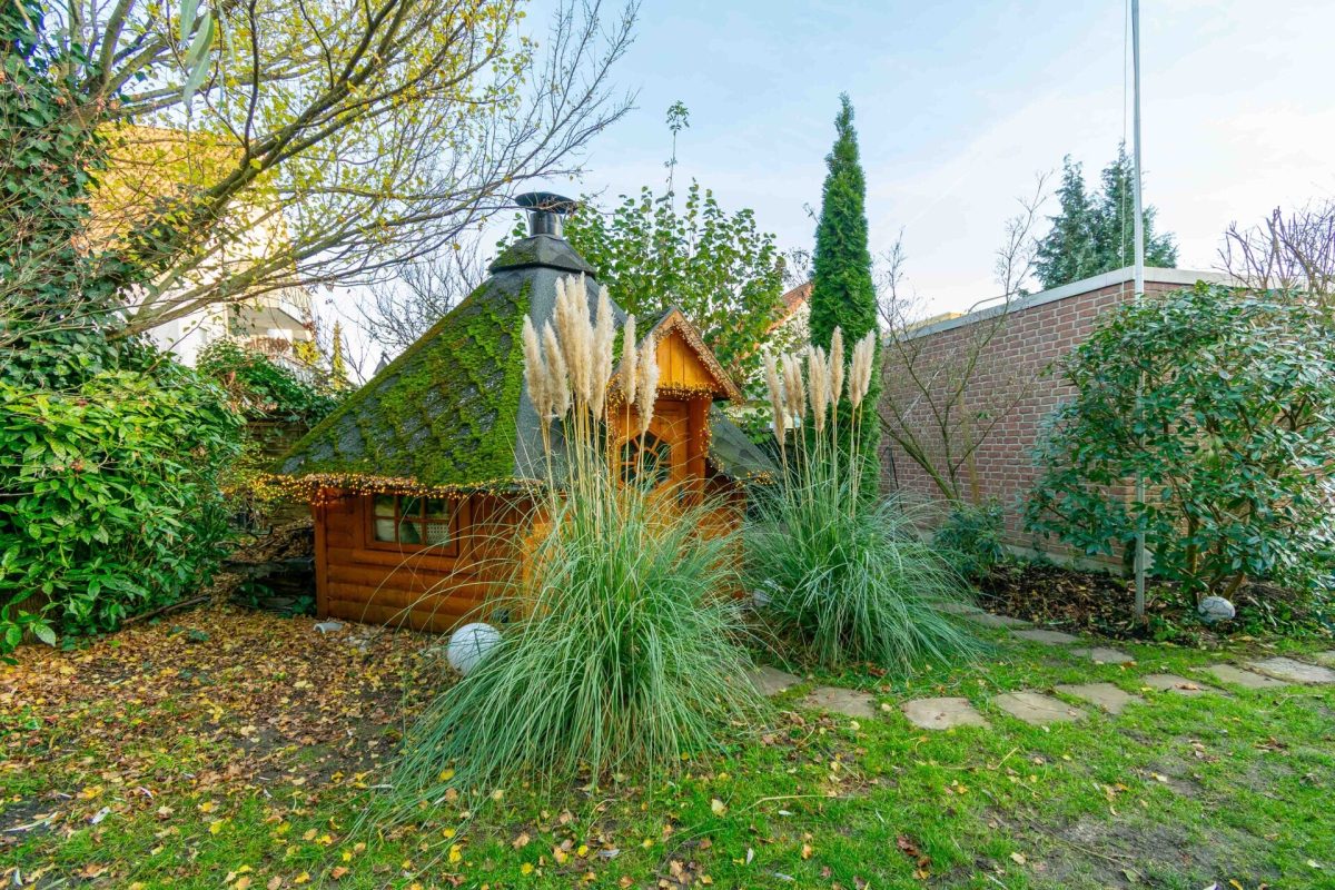 Immobilienangebot - Schloß Neuhaus - Alle - Großzügiges Wohnhaus mit verschieden Nutzungsmöglichkeiten mitten