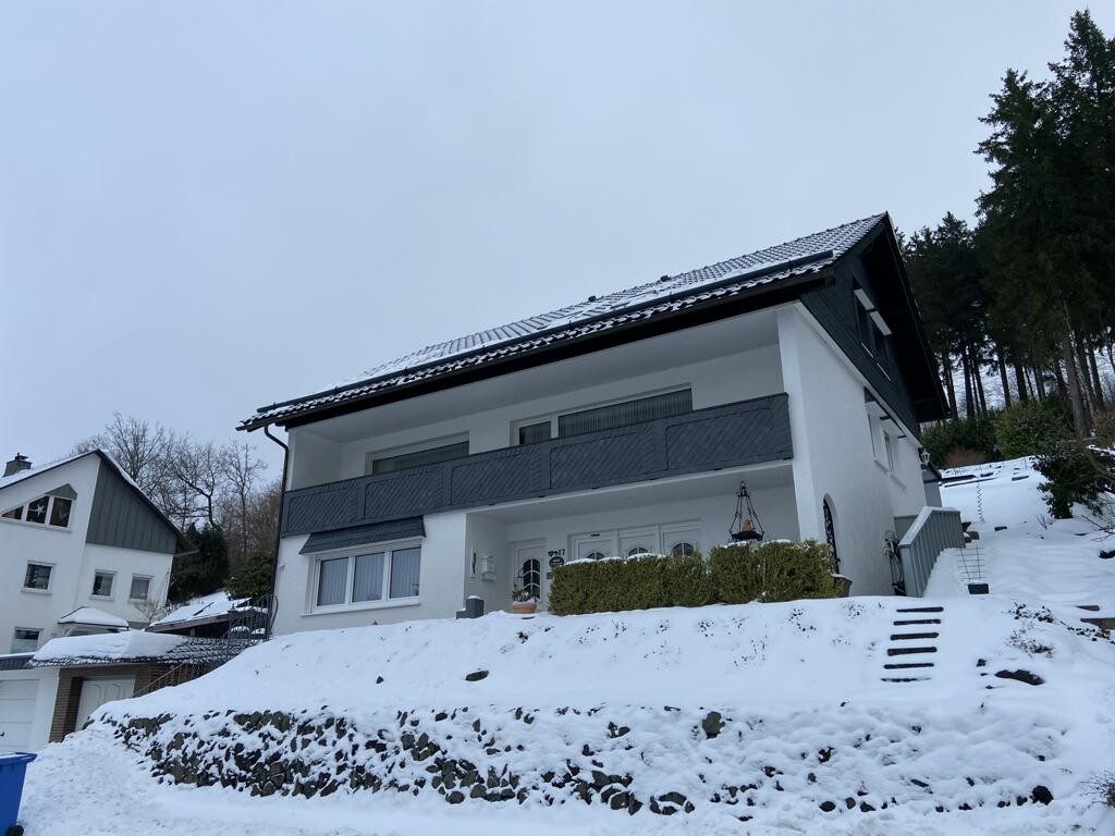 Immobilienangebot - Olsberg / Assinghausen - Alle - Wohnen im Rosendorf! Gepflegtes Einfamilienhaus mit Einliegerwohnung