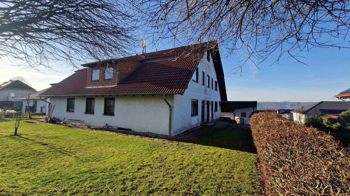 Immobilienangebot - Fürstenberg - Alle - Dachgeschosswohnung in einem Vierfamilienwohnhaus