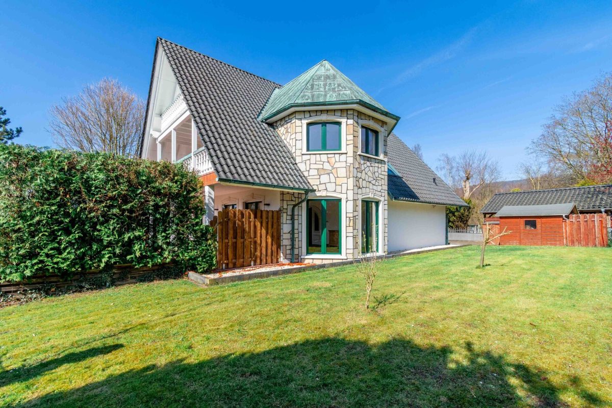 Ansicht Immobilienangebot - Porta Westfalica - Alle - Großes Einfamilienhaus mit separatem Wohnbereich