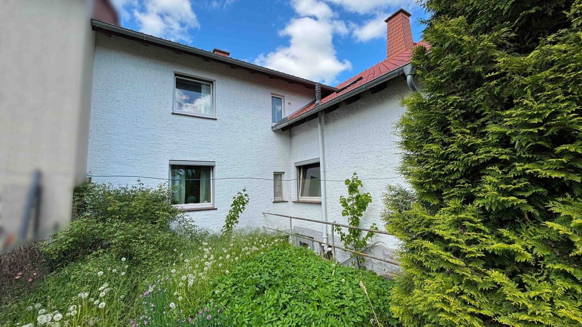 Immobilienangebot - Willebadessen / Peckelsheim - Alle - Einfamilienhaus mit Ausbaupotenzial in ruhiger Lage