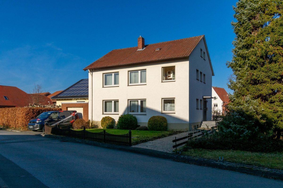 Immobilienangebot - Salzkotten - Alle - Klassisches Zweifamilienhaus in sehr zentraler Lage