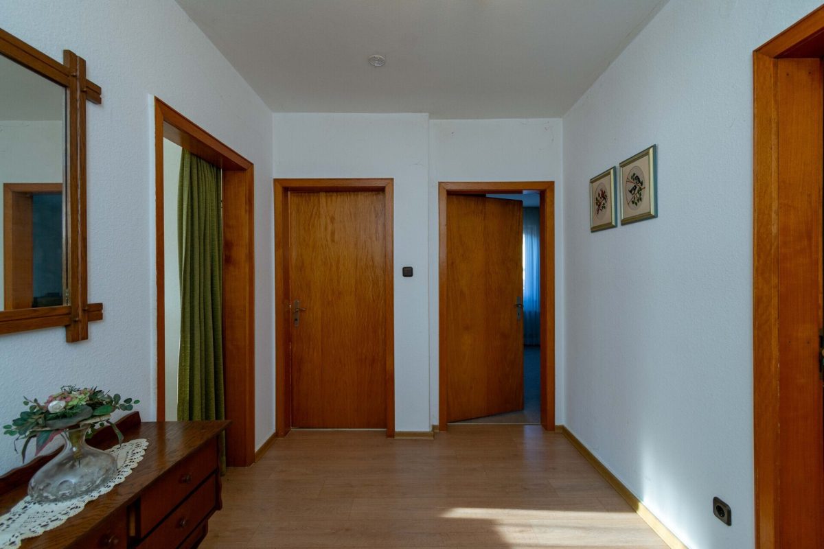 Immobilienangebot - Salzkotten - Alle - Klassisches Zweifamilienhaus in sehr zentraler Lage