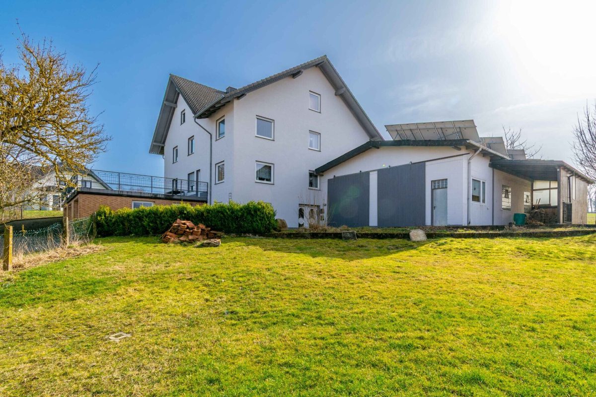 Immobilienangebot - Lichtenau - Alle - Großzügiges Dreifamilienhaus in schöner Ortsrandlage