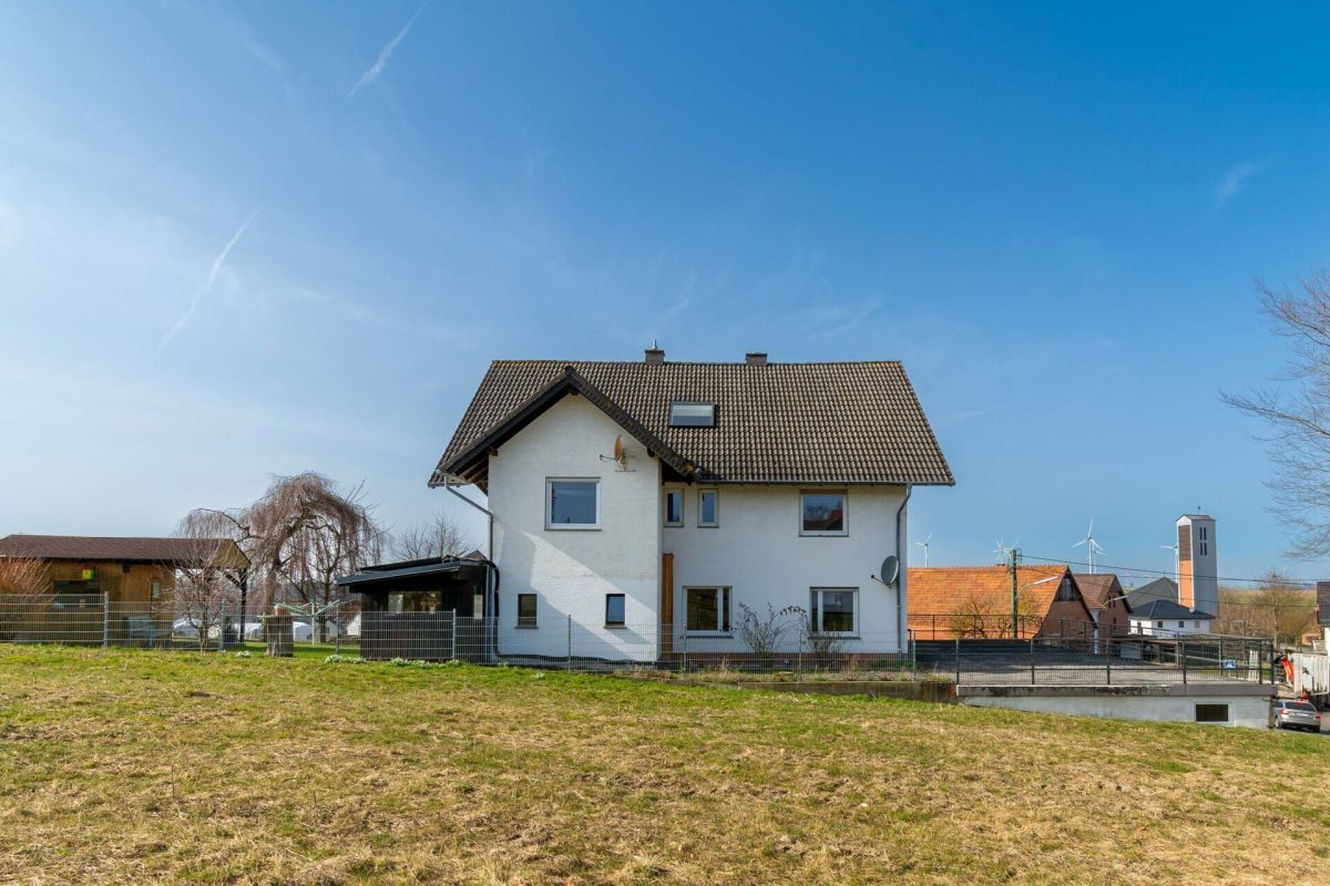 Immobilienangebot - Lichtenau - Alle - Großzügiges Dreifamilienhaus in schöner Ortsrandlage