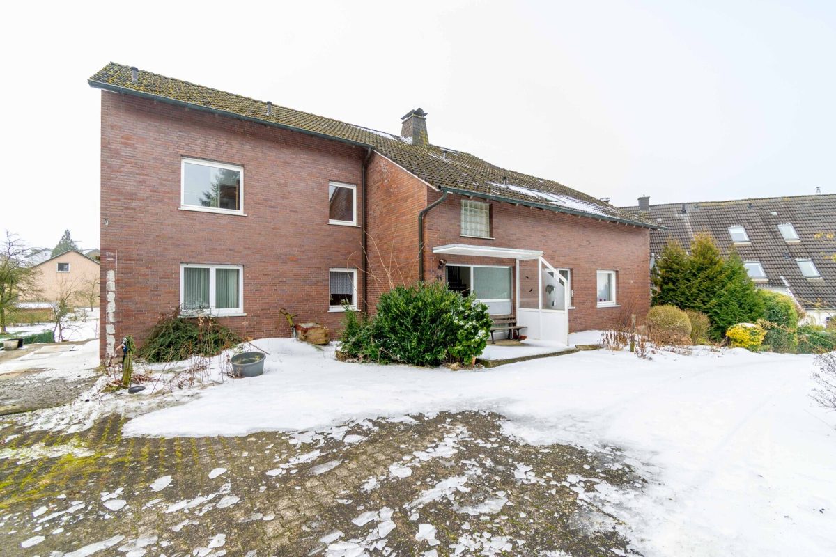 Immobilienangebot - Borchen / Dörenhagen - Alle - Ländlich gelegenes Wohnhaus mit großem Grundstück und vielseitigem Entwicklungspotenzial