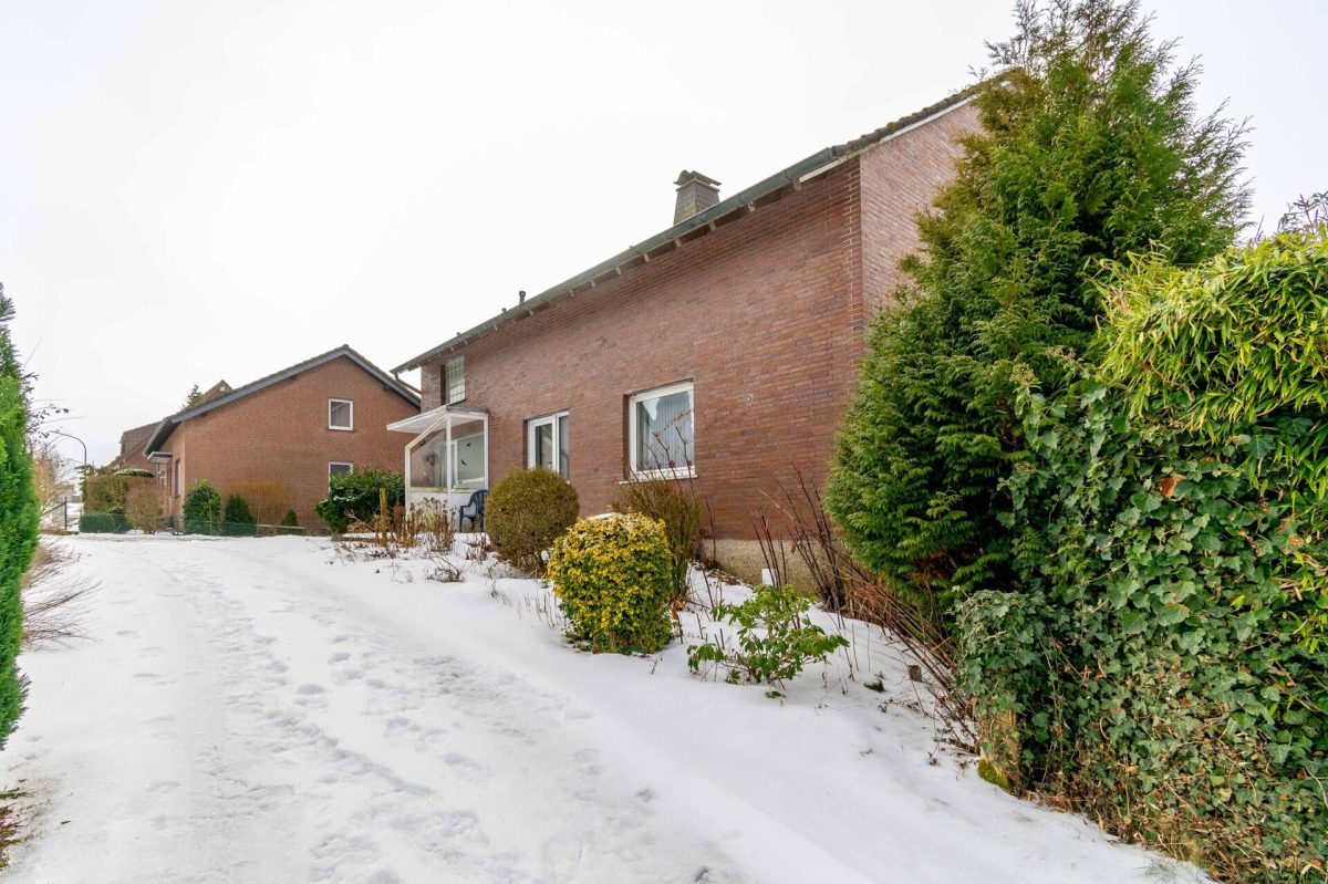 Immobilienangebot - Borchen / Dörenhagen - Alle - Ländlich gelegenes Wohnhaus mit großem Grundstück und vielseitigem Entwicklungspotenzial