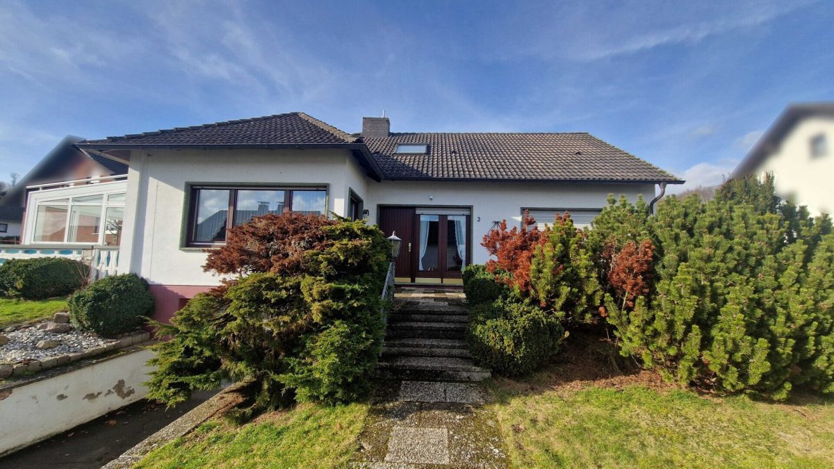 Immobilienangebot - Höxter-Brenkhausen - Alle - Charmantes Einfamilienhaus im Bungalowstil
