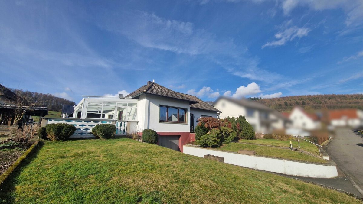 Immobilienangebot - Höxter-Brenkhausen - Alle - Charmantes Einfamilienhaus im Bungalowstil