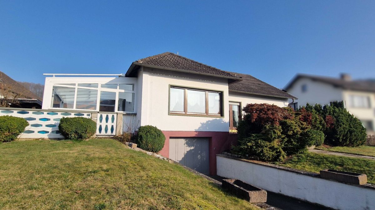 Immobilienangebot - Höxter-Brenkhausen - Alle - Charmantes Einfamilienhaus im Bungalowstil