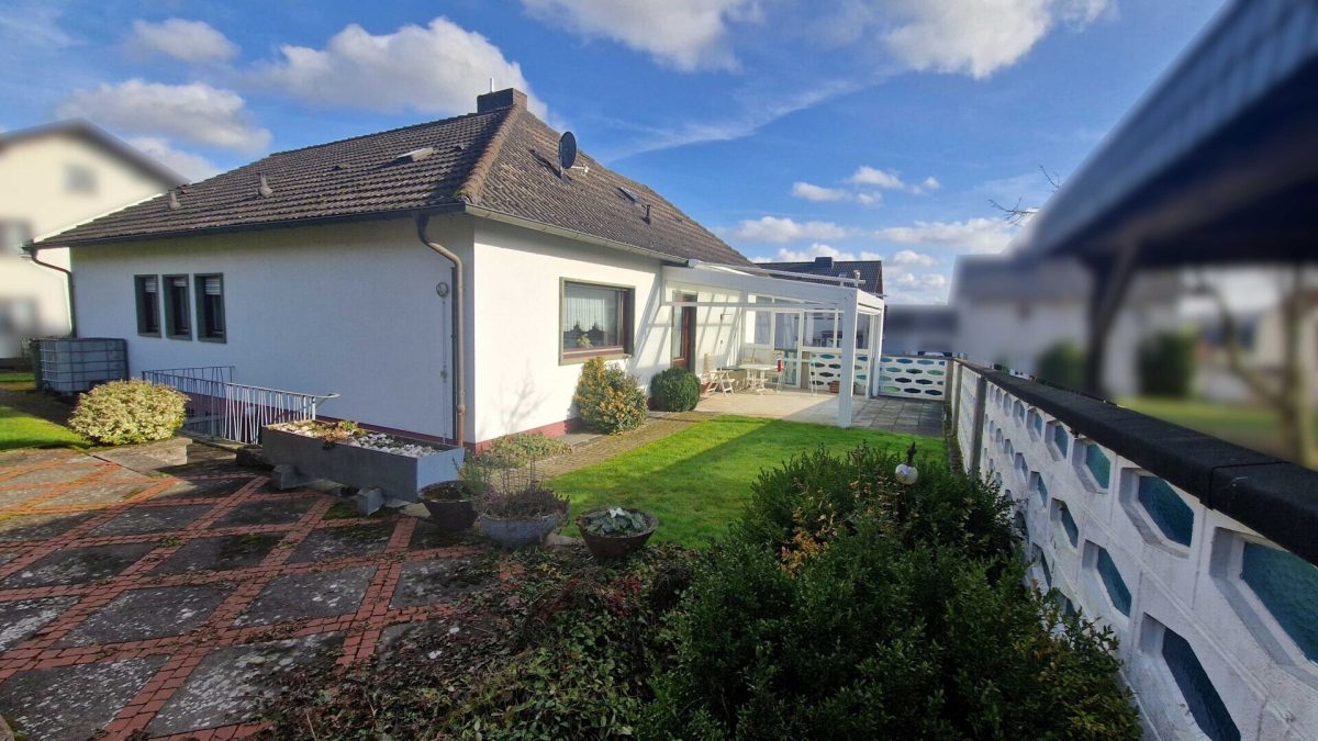 Immobilienangebot - Höxter-Brenkhausen - Alle - Charmantes Einfamilienhaus im Bungalowstil