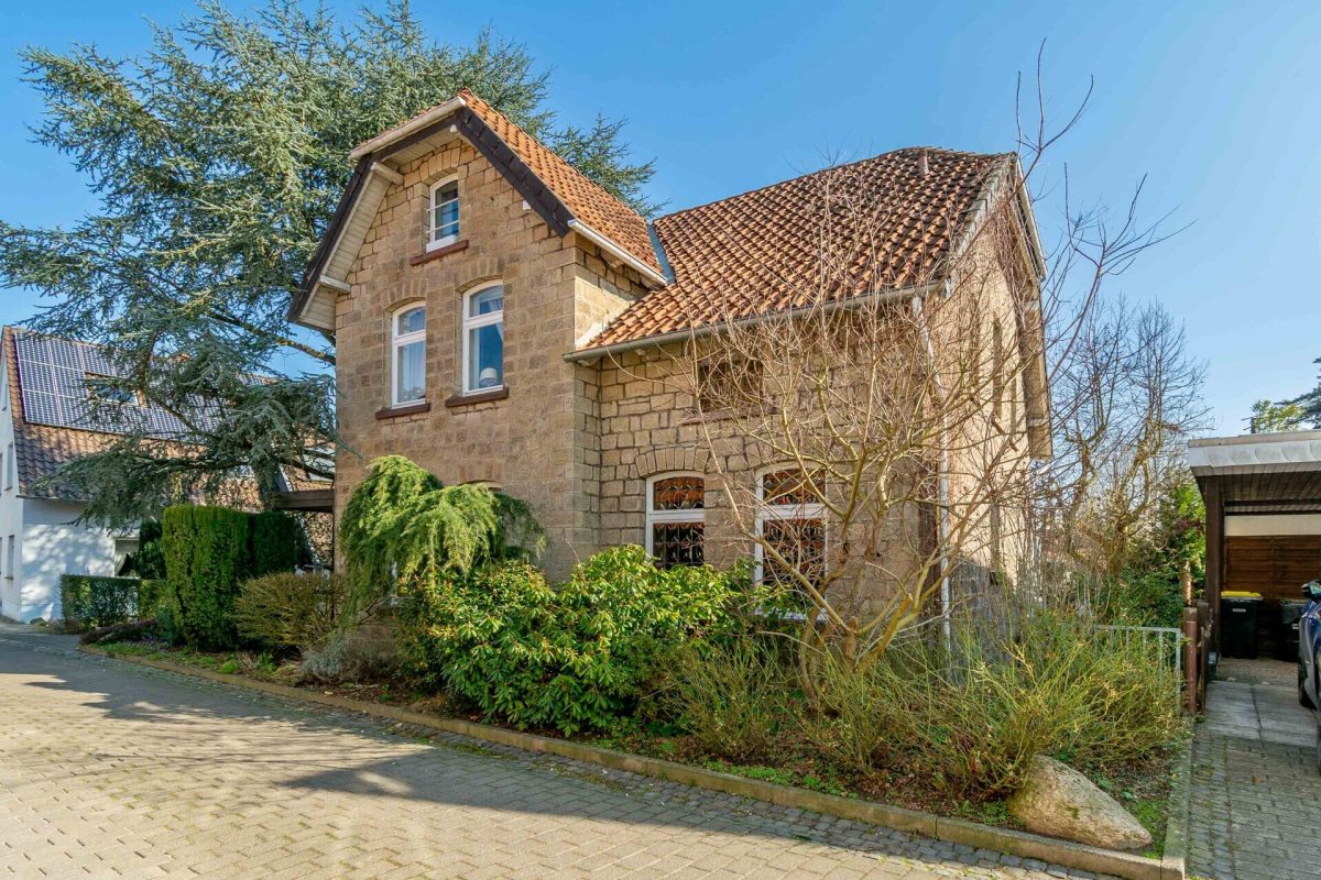 Immobilienangebot - Lemgo / Brake - Alle - Bruchsteinhaus mit Charme und Bachlauf!