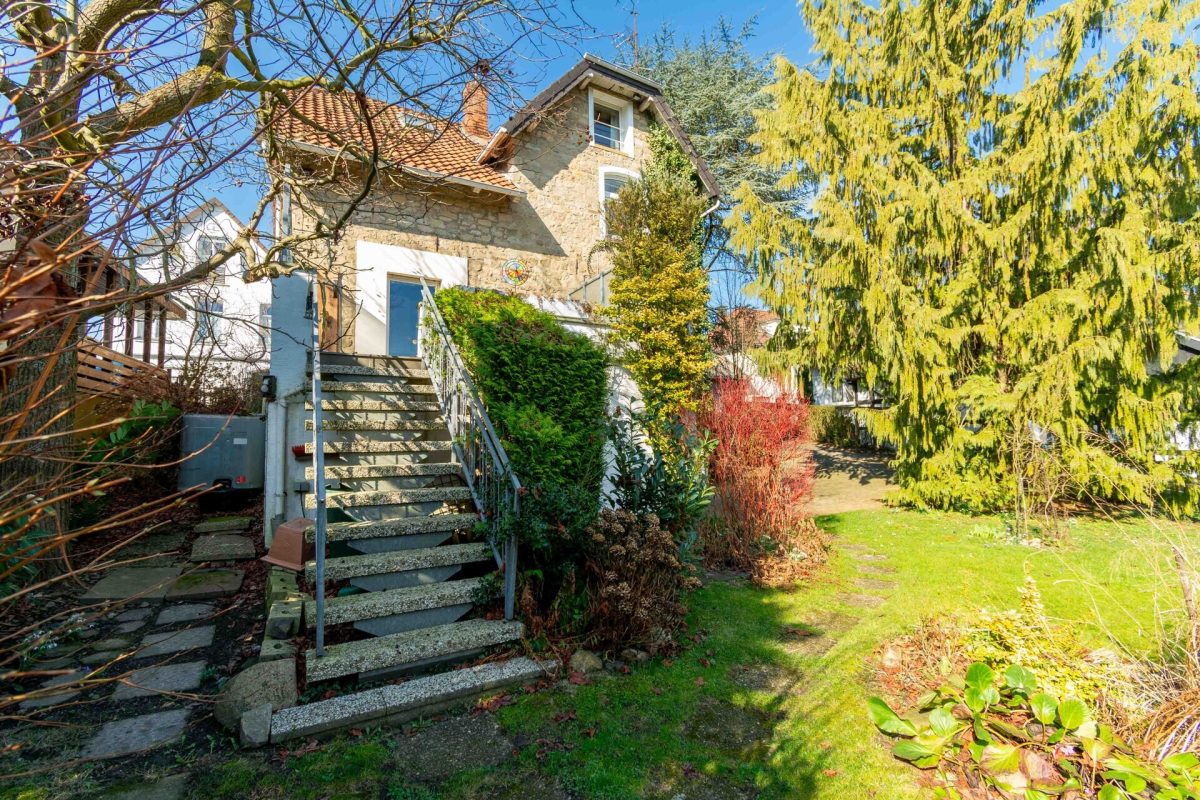 Immobilienangebot - Lemgo / Brake - Alle - Bruchsteinhaus mit Charme und Bachlauf!