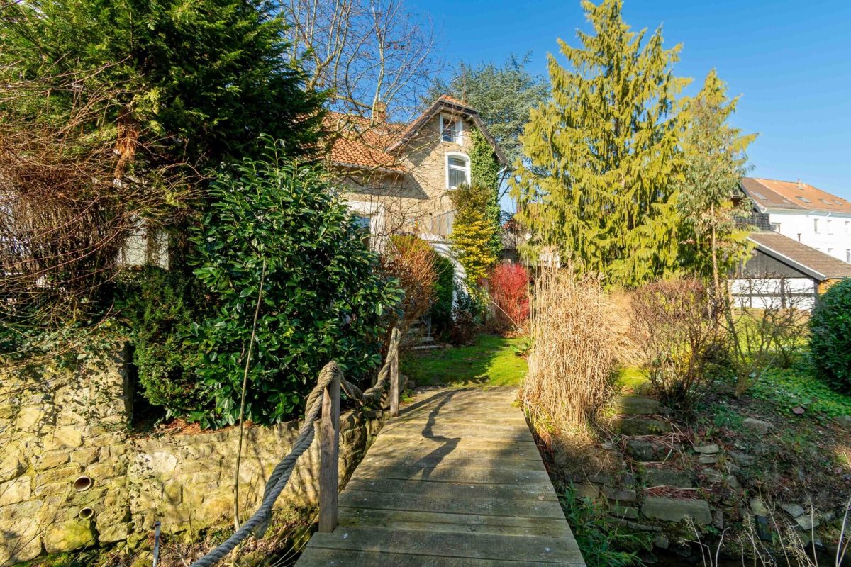 Immobilienangebot - Lemgo / Brake - Alle - Bruchsteinhaus mit Charme und Bachlauf!