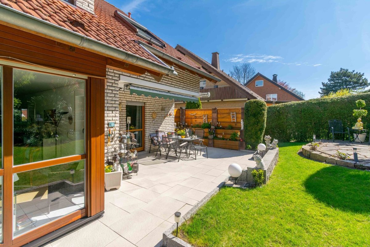 Immobilienangebot - Paderborn - Alle - Großzügiges Einfamilienhaus mit Einliegerwohnung sowie Doppelgarage und Carport