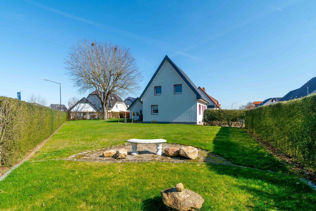 Immobilienangebot - Salzkotten / Upsprunge - Alle - Charmantes Haus auf großem Grundstück mit Werkstatt und Doppelgarage