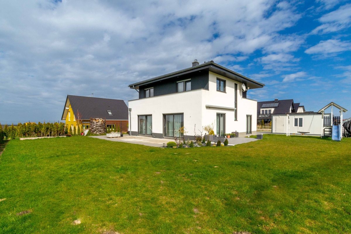 Immobilienangebot - Bad Wünnenberg / Helmern - Alle - Modernes Familienidyll am Feldrand – Stilvolles Einfamilienhaus