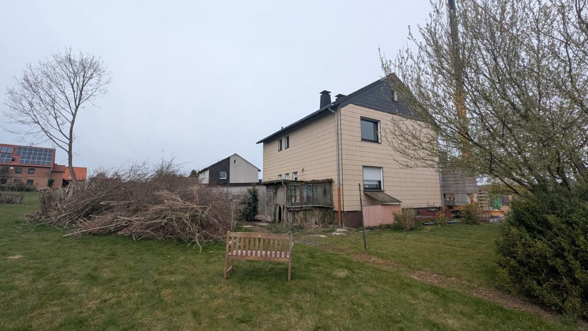Immobilienangebot - Altenbeken Buke - Alle - Eigentum auf großem Grundstück mit viel Potenzial