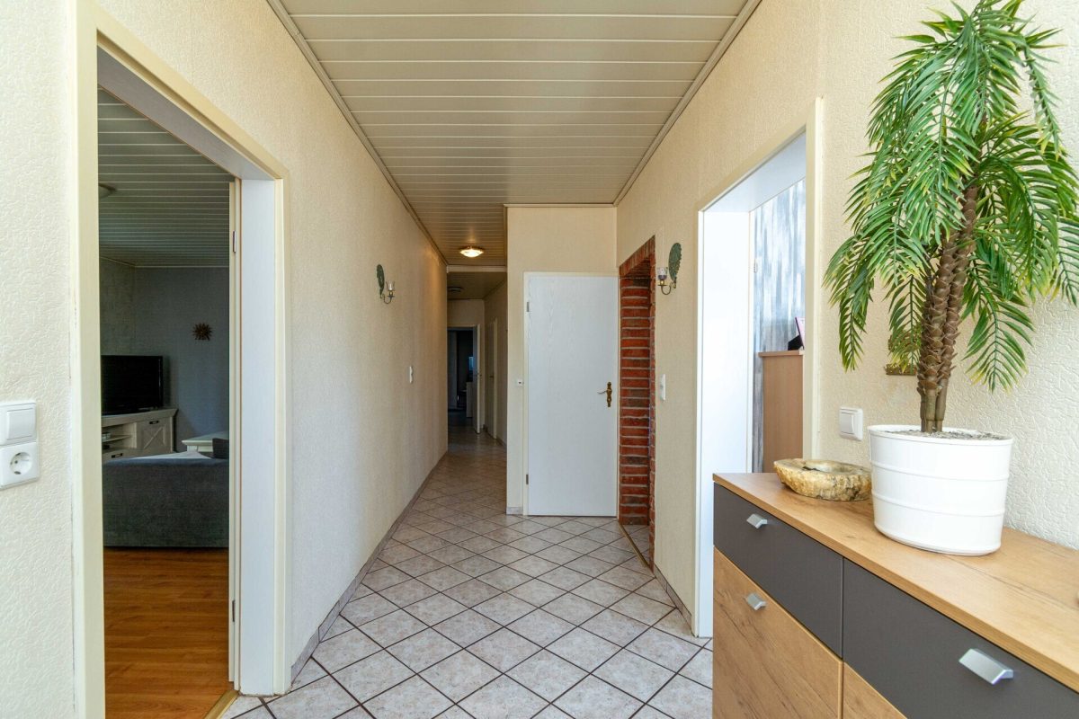 Immobilienangebot - Löhne / Gohfeld - Alle - Vielseitiges Haus – auch als Zweifamilienhaus nutzbar