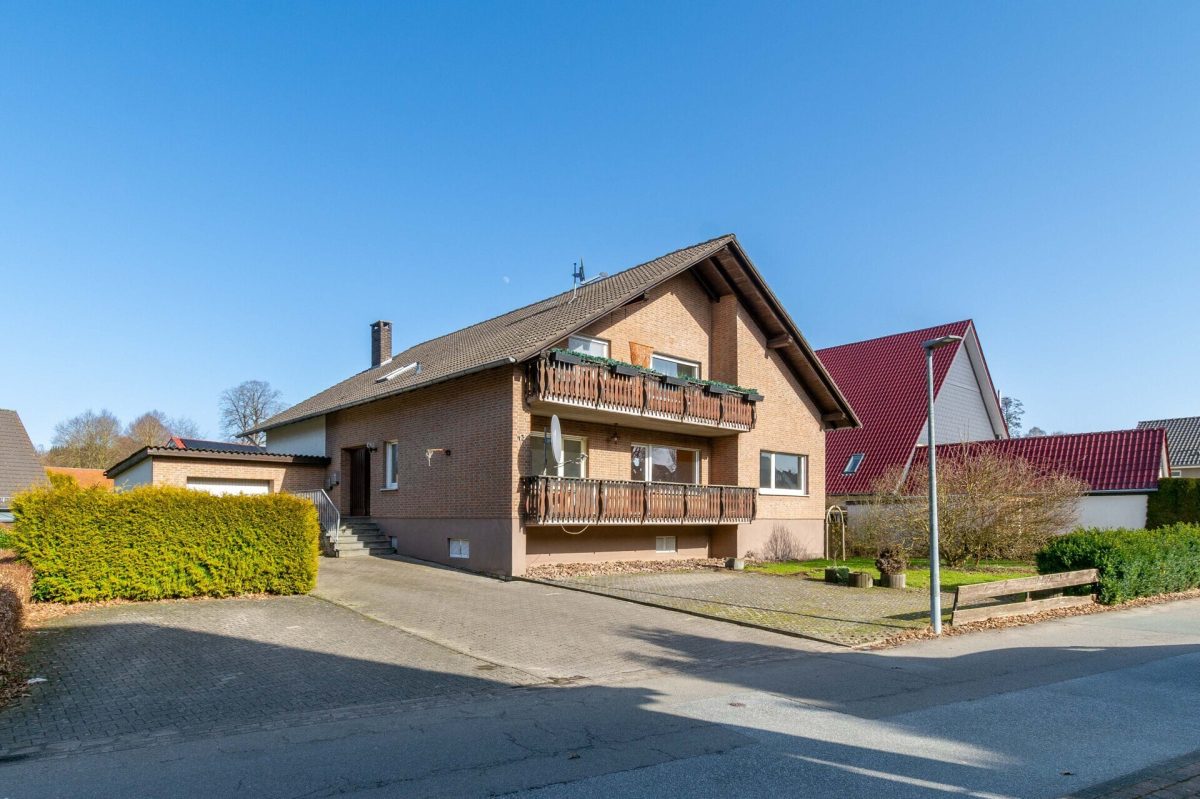 Immobilienangebot - Altenbeken / Schwaney - Alle - Großzügiges Zweifamilienhaus mit Einliegerwohnung