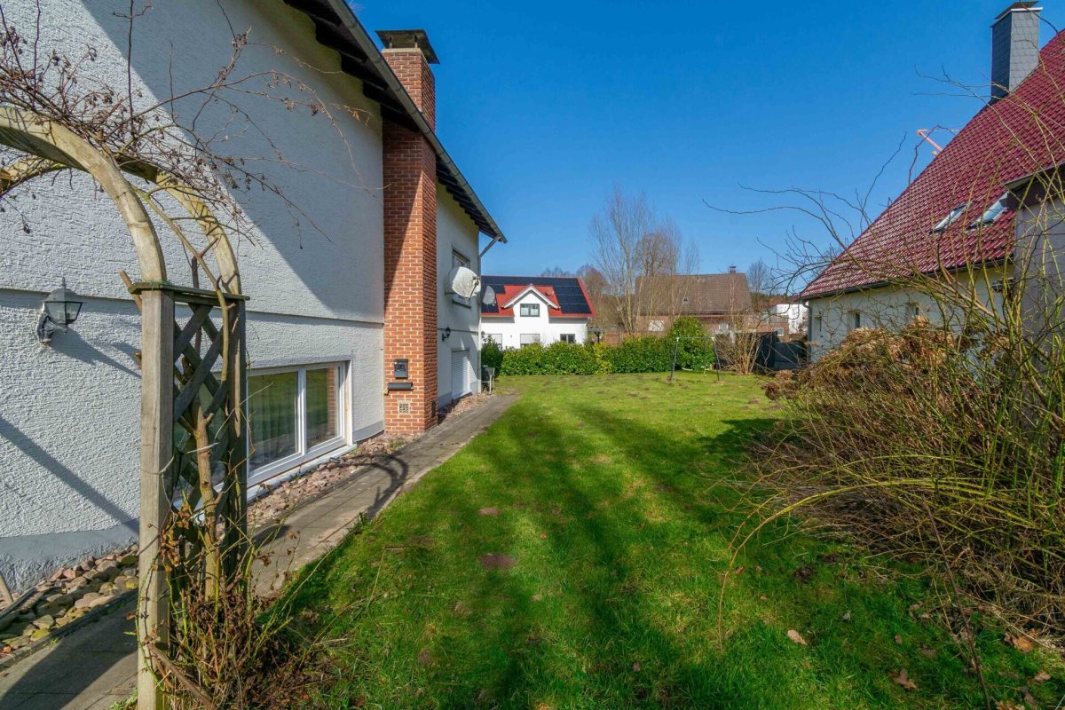 Immobilienangebot - Altenbeken / Schwaney - Alle - Großzügiges Zweifamilienhaus mit Einliegerwohnung