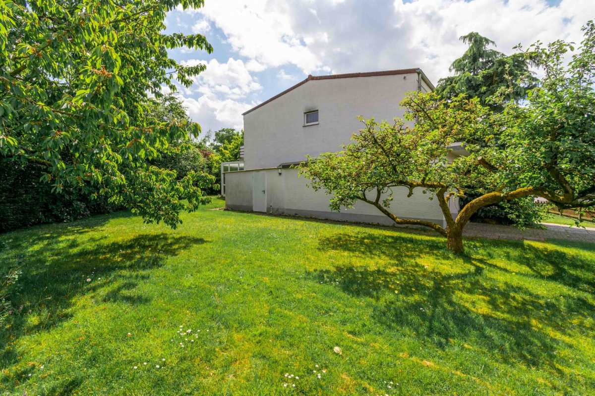 Immobilienangebot - Paderborn / Schloß Neuhaus - Alle - Voll unterkellertes Reiheneckhaus auf großem Areal