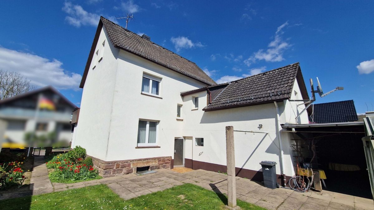 Immobilienangebot - Beverungen / Wehrden - Alle - Charmantes Einfamilienhaus mit Gartenidylle
