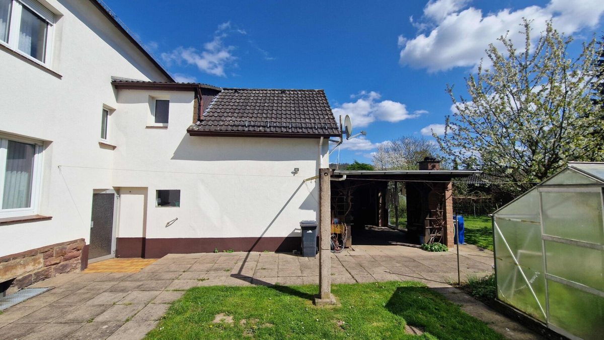 Immobilienangebot - Beverungen / Wehrden - Alle - Charmantes Einfamilienhaus mit Gartenidylle