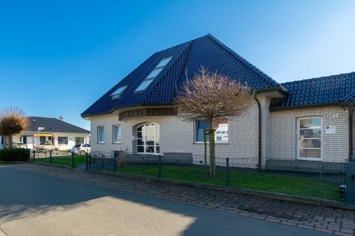 Immobilienangebot - Hille - Alle - Stil, Raum und Komfort auf höchstem Niveau:
Traumhaus in Sackgassenlage