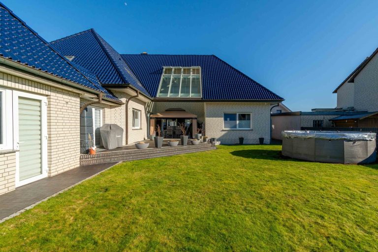 Immobilienangebot - Hille - Alle - Stil, Raum und Komfort auf höchstem Niveau:
Traumhaus in Sackgassenlage