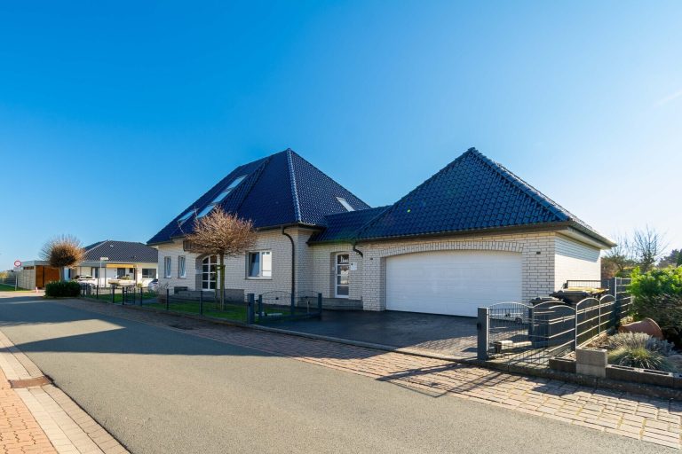 Immobilienangebot - Hille - Alle - Stil, Raum und Komfort auf höchstem Niveau:
Traumhaus in Sackgassenlage