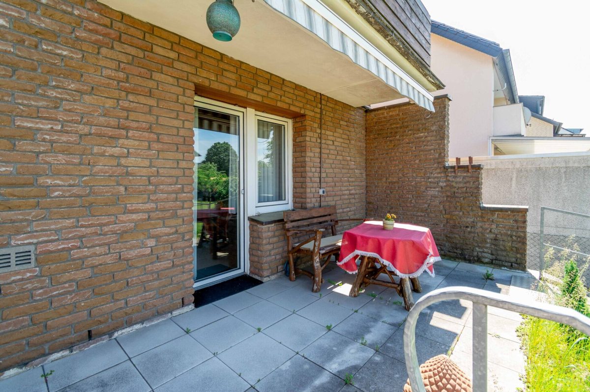Immobilienangebot - Paderborn / Mastbruch - Alle - Schön geschnittenes Zweifamilienhaus mit Keller auf großem Areal