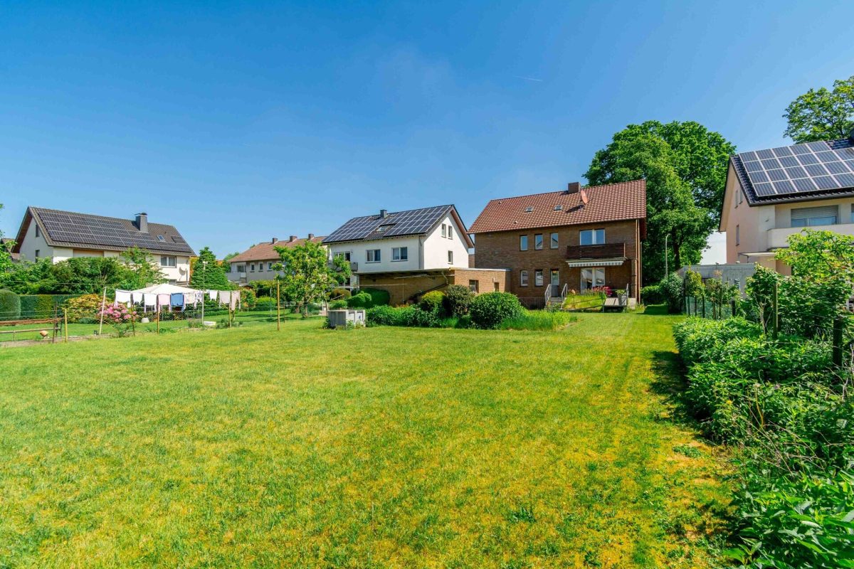 Immobilienangebot - Paderborn / Mastbruch - Alle - Schön geschnittenes Zweifamilienhaus mit Keller auf großem Areal