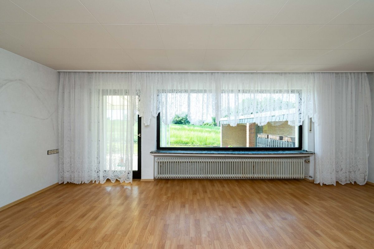 Wohnzimmer Immobilienangebot - Lage - Alle - Freistehendes Einfamilienhaus in attraktiver Feldrandlage