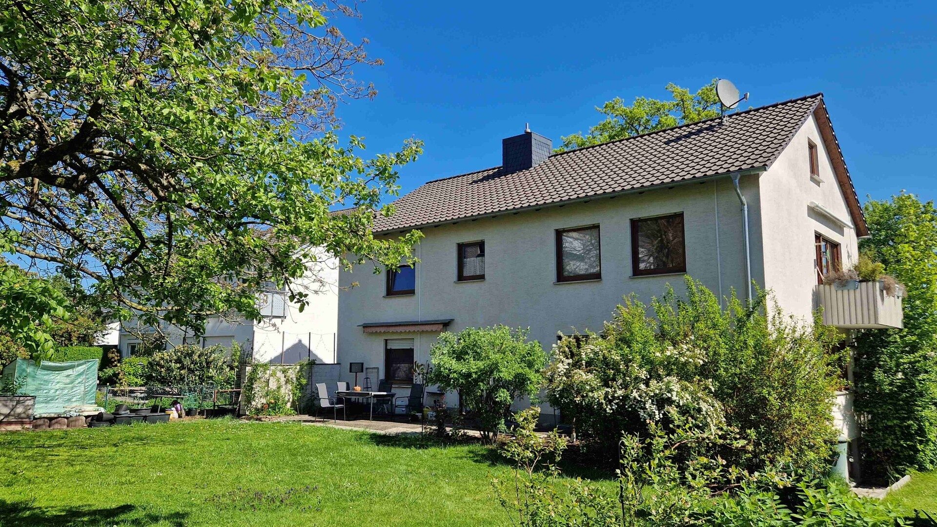 Immobilienangebot - Höxter - Alle - Attraktives Mehrfamilienhaus – ideale Kapitalanlage oder Mehrgenerationenwohnen