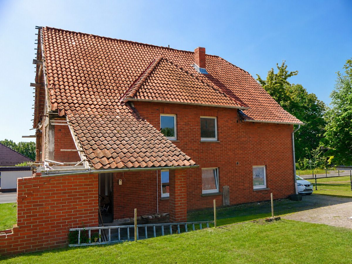 Immobilienangebot - Porta Westfalica - Alle - Attraktives Familienhaus mit 2 Wohnungen und großem Grundstück in traumhafter Lage