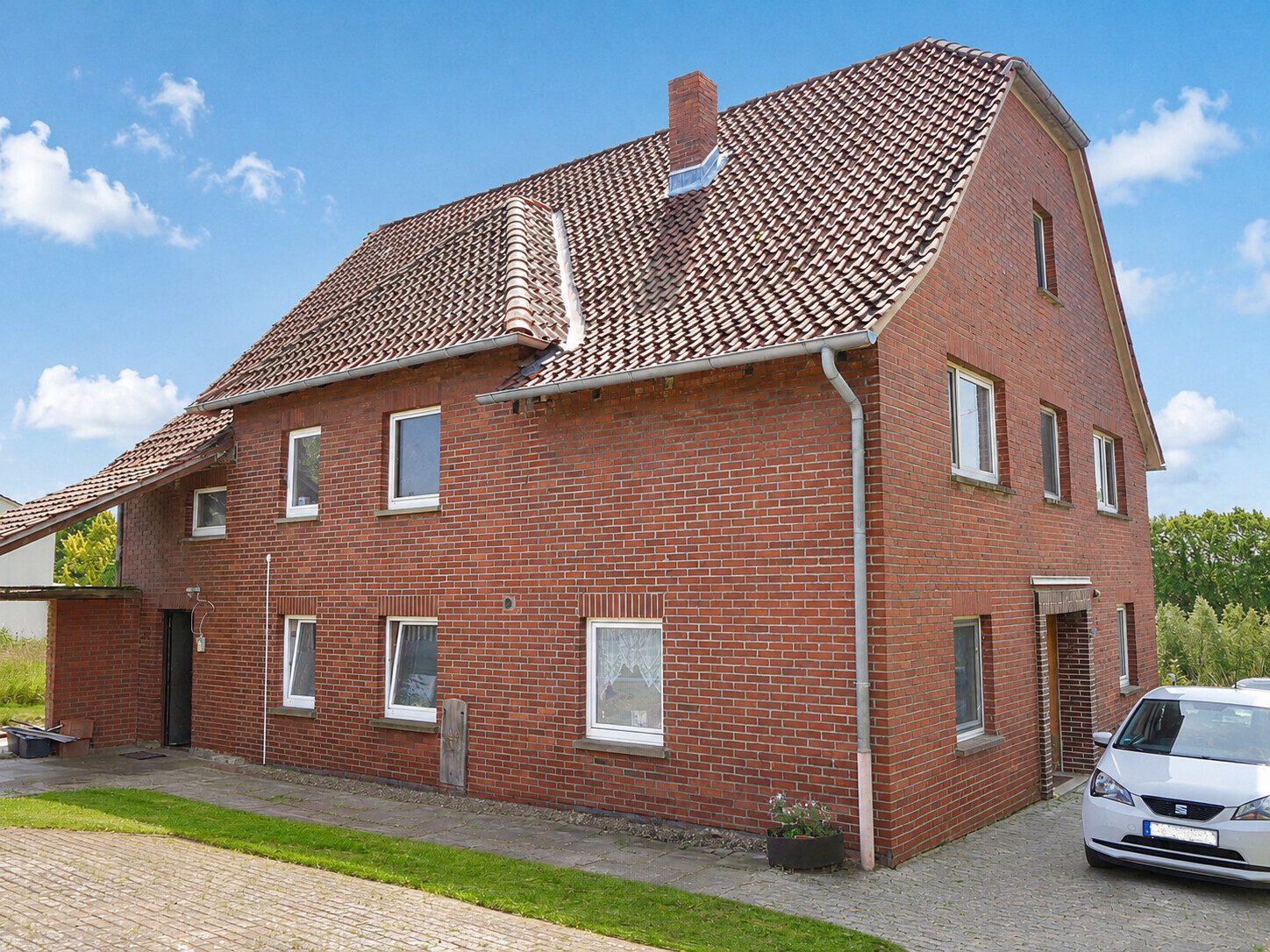 Immobilienangebot - Porta Westfalica - Alle - Attraktives Familienhaus mit 2 Wohnungen und großem Grundstück in traumhafter Lage