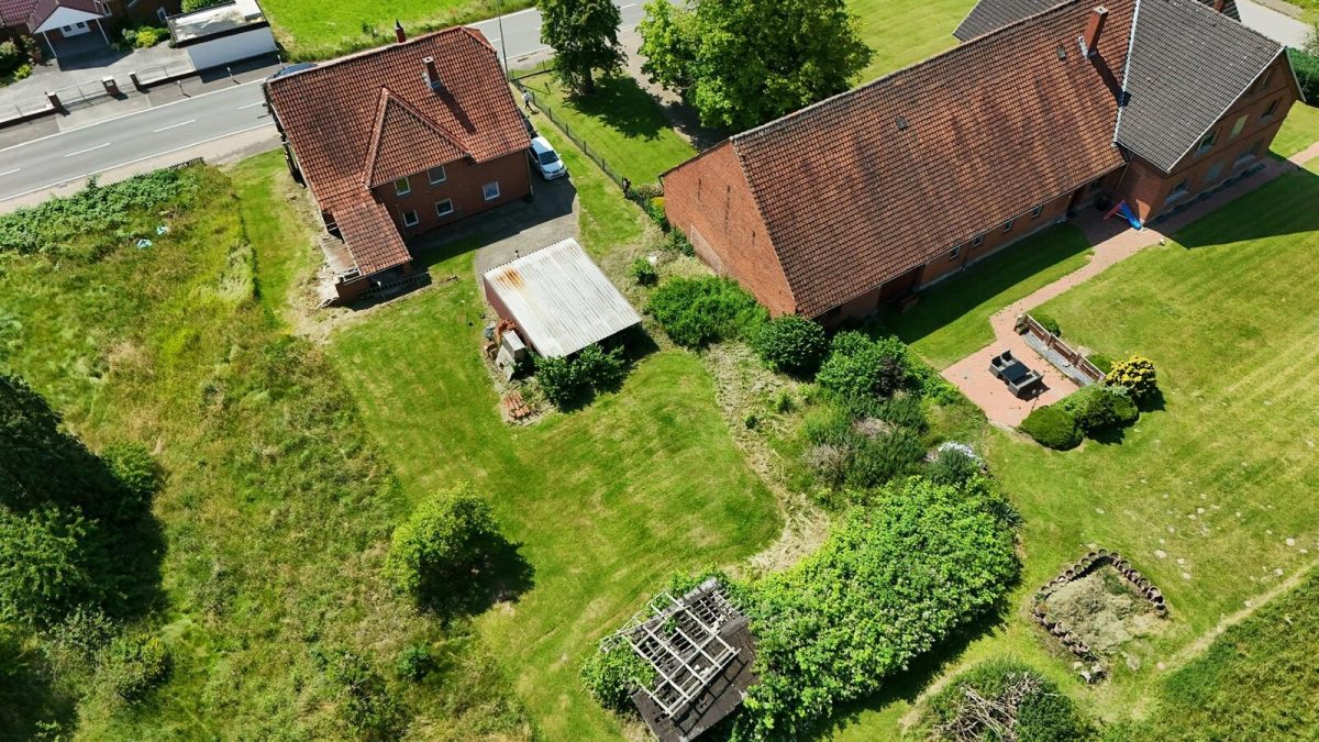Immobilienangebot - Porta Westfalica - Alle - Attraktives Familienhaus mit 2 Wohnungen und großem Grundstück in traumhafter Lage