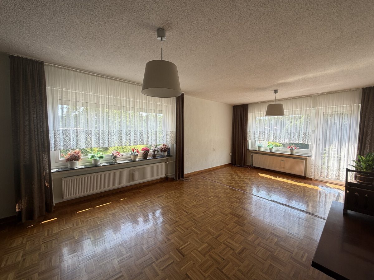 Wohnzimmer Immobilienangebot - Steinheim / Sandebeck - Alle - Ruhig gelegenes Einfamilienhaus!