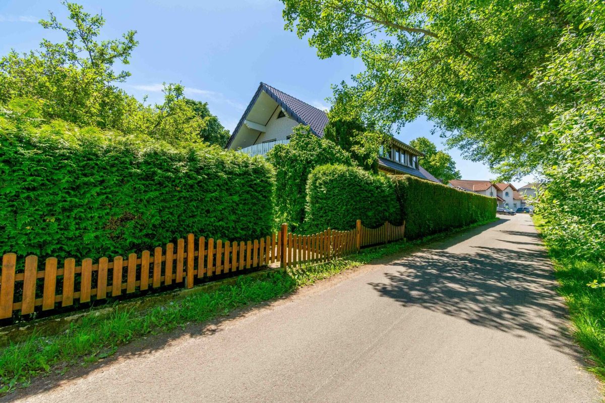 Immobilienangebot - Hövelhof - Alle - Großzügiges Zweifamilienhaus in Ortsrandlage